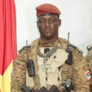 Le-capitaine-Ibrahim-Traore-le-nouvel-homme-fort-du-Burkina-e1664827289211