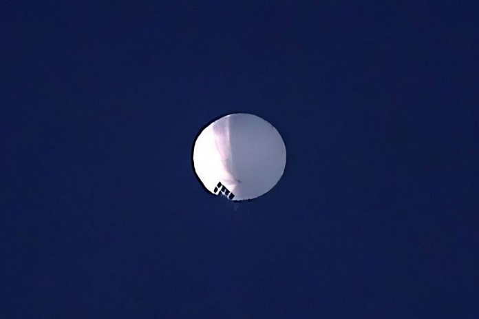 1570903-la-ballon-chinois-au-dessus-des-etats-unis
