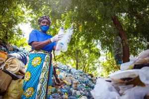 Woman_sorting_plastic,_Ecoworld_Watamu,_credit_Florian_Fussstetter
