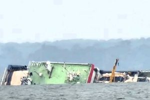 gabon_bateau_coule_670 (1)