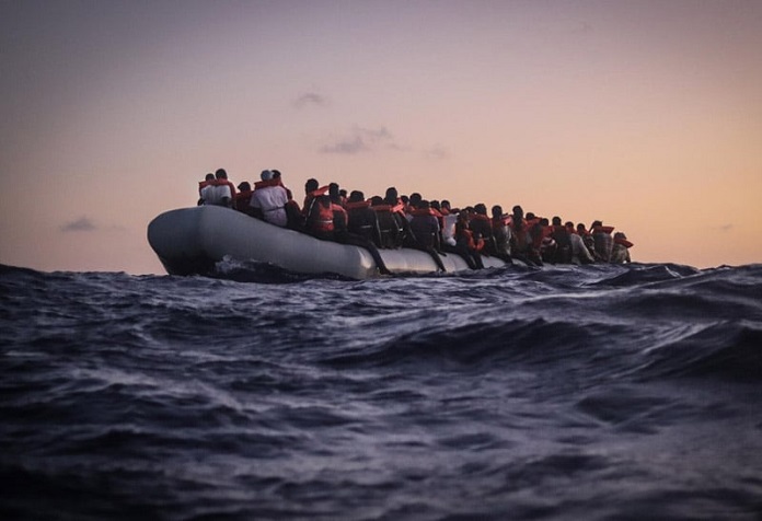 Bateau-de-migrants-en-mer