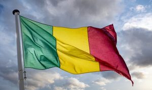 Drapeau-du-Mali-flottant-au-vent