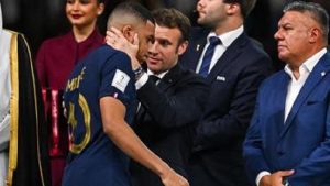 football_psg_emmanuel_macron_kylian_mbappe-taille1200_6489eef18d267_0