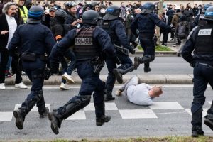 manifestants-e1686909029376