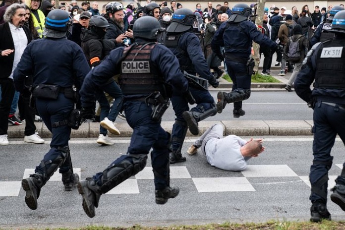 manifestants-e1686909029376