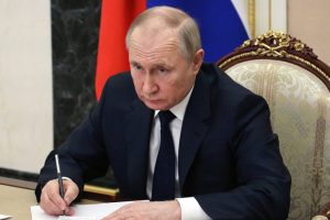 1495465-vladimir-poutine-a-moscou-le-10-mars-2022