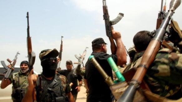 Shiite Muslim fighters from the Saraya al-Salam (Peace Brigades), a group formed by Iraqi Shiite Muslim cleric Moqtada al-Sadr