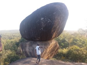La Montagne du Denguélé est un lieu sacré, située à Odienné, dans la région du Kabadougou