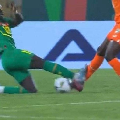 Côte d’Ivoire vs Sénégal : L’arbitre gabonais Pierre  Atcho sanctionné par la CAF