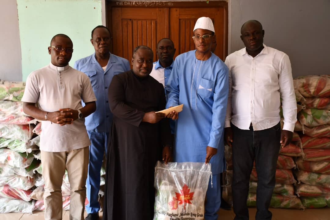 Gontougo : Kobenan Kouassi offre plus de 6 tonnes de vivres aux communautés musulmane et chrétienne
