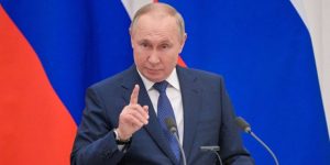Vladimir-Poutine-Il-serait-cobelligerant-pour-tous-pays-dimposer-une-zone-dexclusion-aerienne-La-menace-pese-762x381