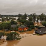 Brésil, au moins 37 morts et 74 disparus dans les inondations