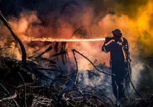 Afrique-du-Sud-Des-pompiers-perissent-en-luttant-contre-un-incendie_thumbnail