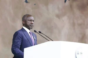 S.E.M.-Adama-Bictogo-se-rend-au-Cap-Vert-avec-une-forte-delegation.-Ph.Dr_