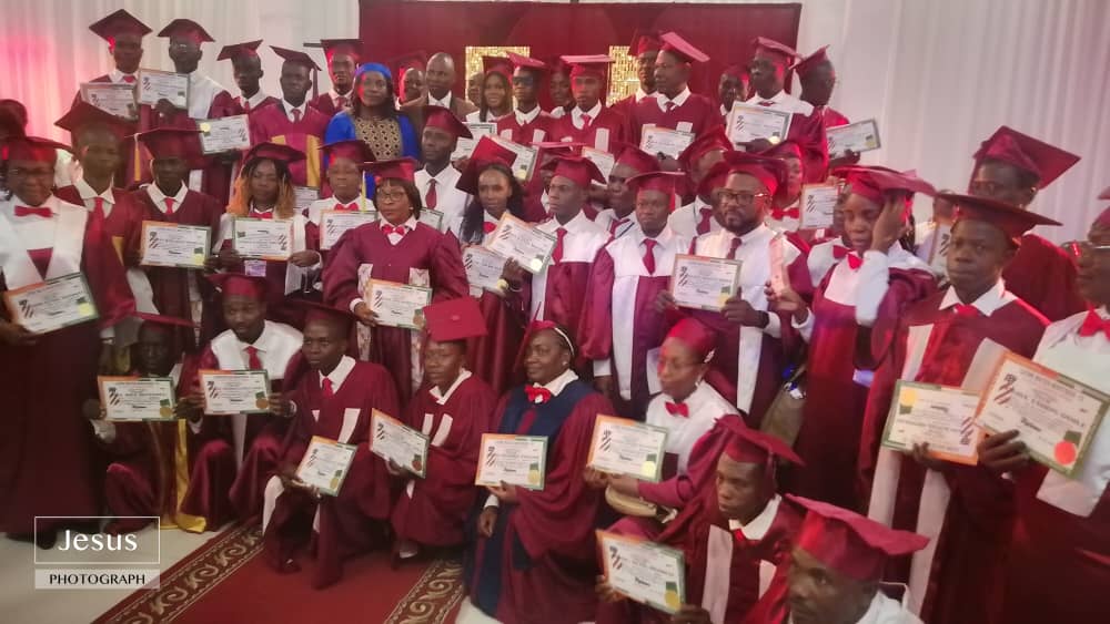 Centre biblique de formation Living Water Ministrie : 50 Etudiants serviteurs de Dieu reçoivent leurs diplômes