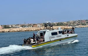 Méditerranée : deux passeurs arrêtés en Italie, accusés d’avoir provoqué la mort de dix personnes lors d’une traversée