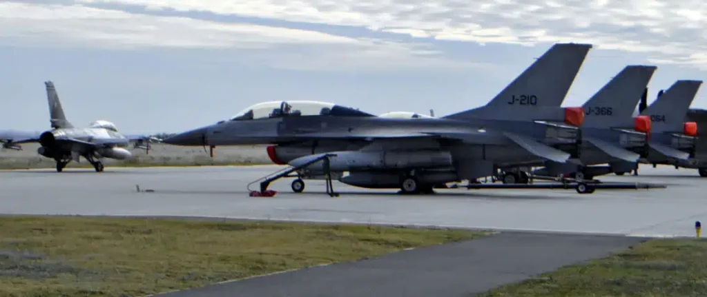 f16-1140x480.jpg