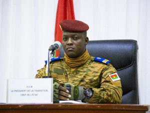 Le capitaine putschiste Ibrahim Traoré débute son nouveau mandat sans prestation de serment
