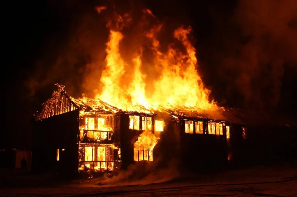 Un éducateur perd la vie dans un incendie à son domicile