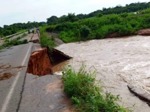 Un pont endommagé après des pluies diluviennes au Benin