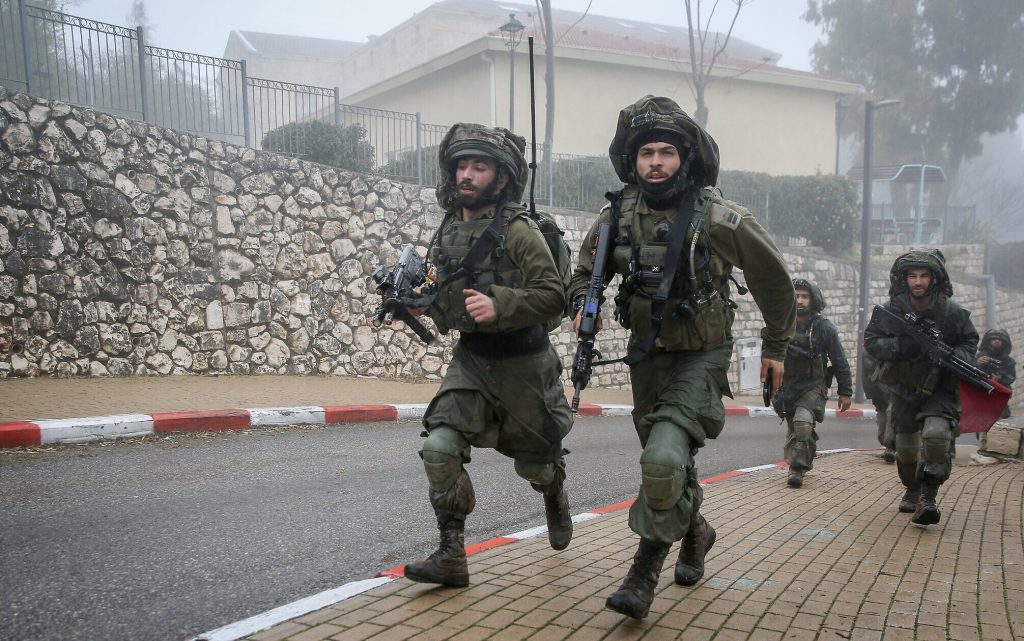 Tensions dans l’armée israélienne : les soldats en colère après le limogeage de Gallant par Netanyahu