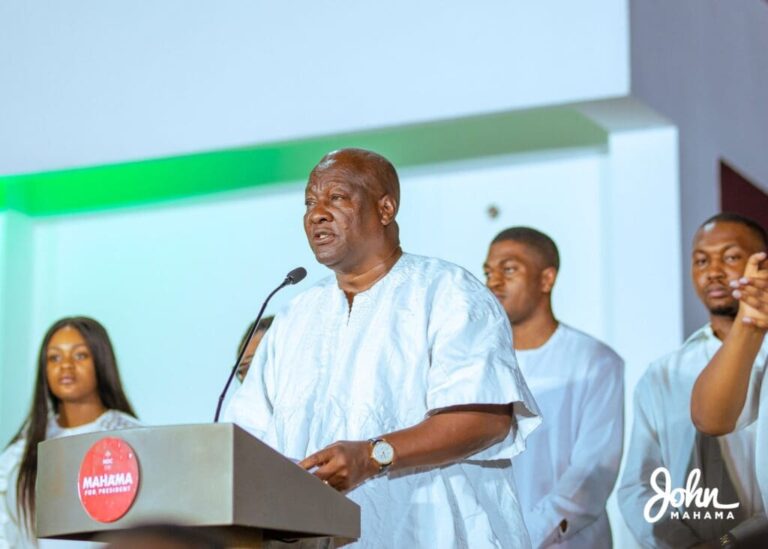 Ghana: le président Mahama engage le processus de transition
