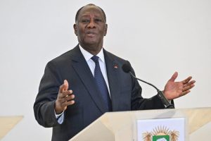 Alassane Ouattara maintient le suspense sur sa candidature, mais reste à la tête du RHDP