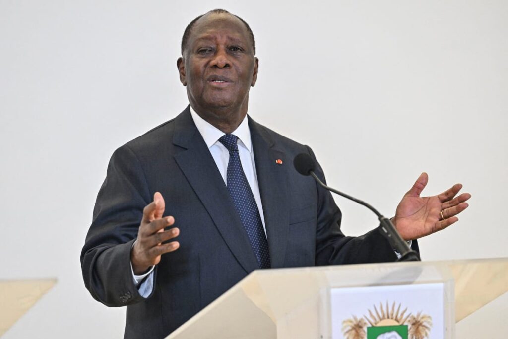 Alassane Ouattara maintient le suspense sur sa candidature, mais reste à la tête du RHDP
