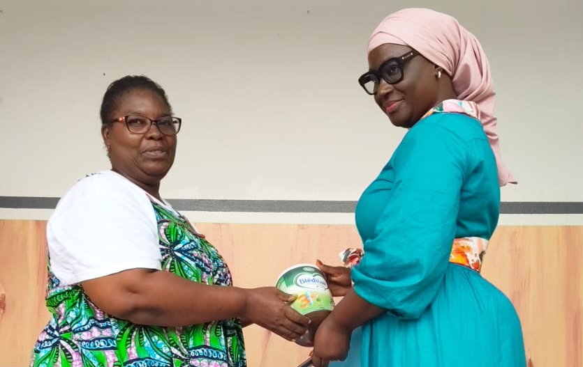 Touré Madoussou (SMED-CI) offre un important don à la pouponnière Marie Thérèse d’Adjamé