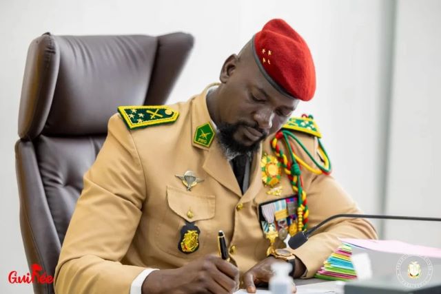 Guinée : le mandat présidentiel passe à 7 ans, Doumbouya désormais éligible